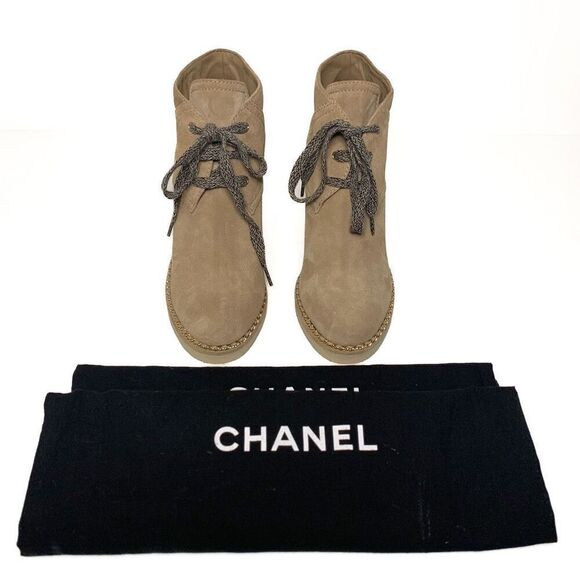 Chanel Chain-Embellished CC Ankle Boot EU 37.5 US 6.5-7 Tan Suede Wedge Bootie - Picture 2 of 10